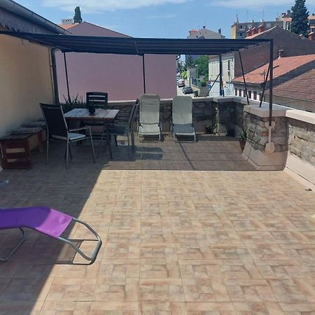 Apartment In Centre With Huge Terace Pula Buitenkant foto