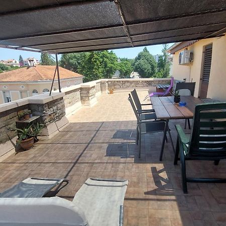 Apartment In Centre With Huge Terace Pula Buitenkant foto