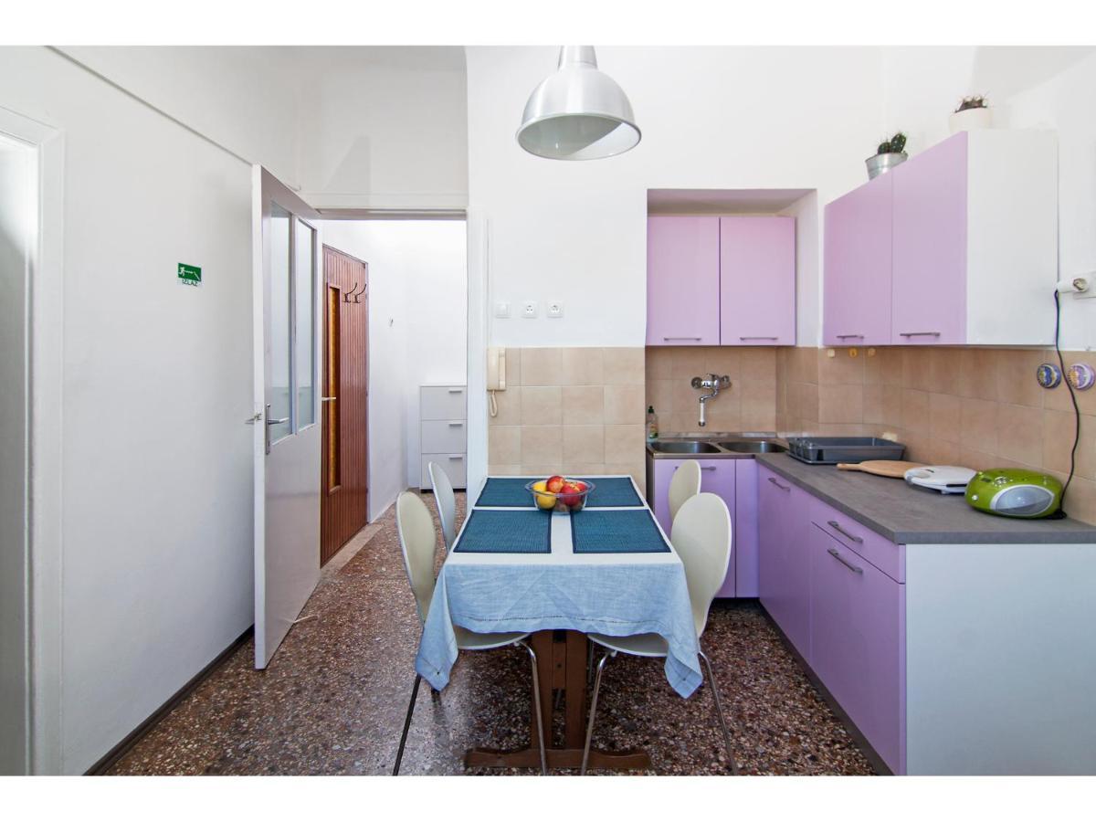 Apartment In Centre With Huge Terace Pula Buitenkant foto