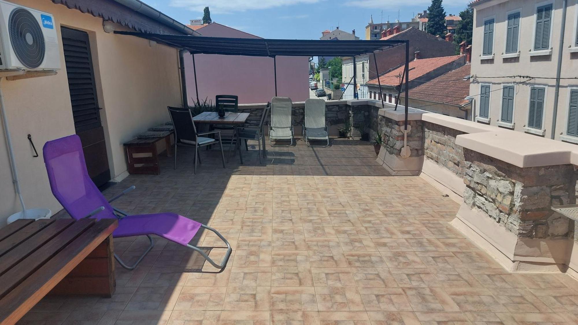 Apartment In Centre With Huge Terace Pula Buitenkant foto
