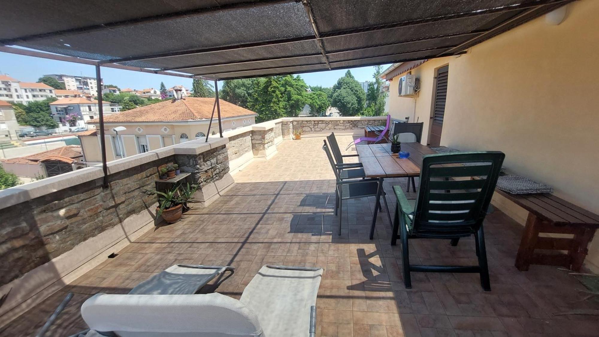 Apartment In Centre With Huge Terace Pula Buitenkant foto