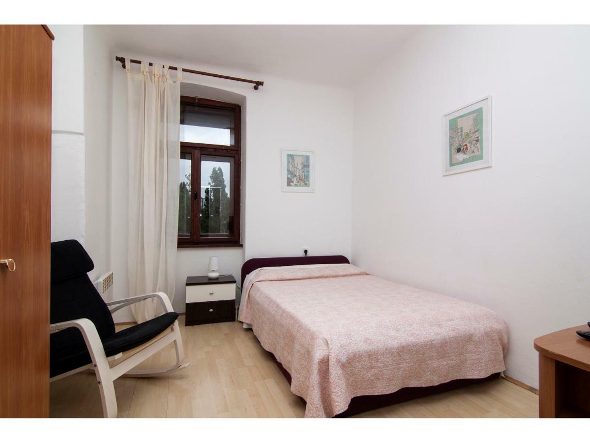 Apartment In Centre With Huge Terace Pula Buitenkant foto