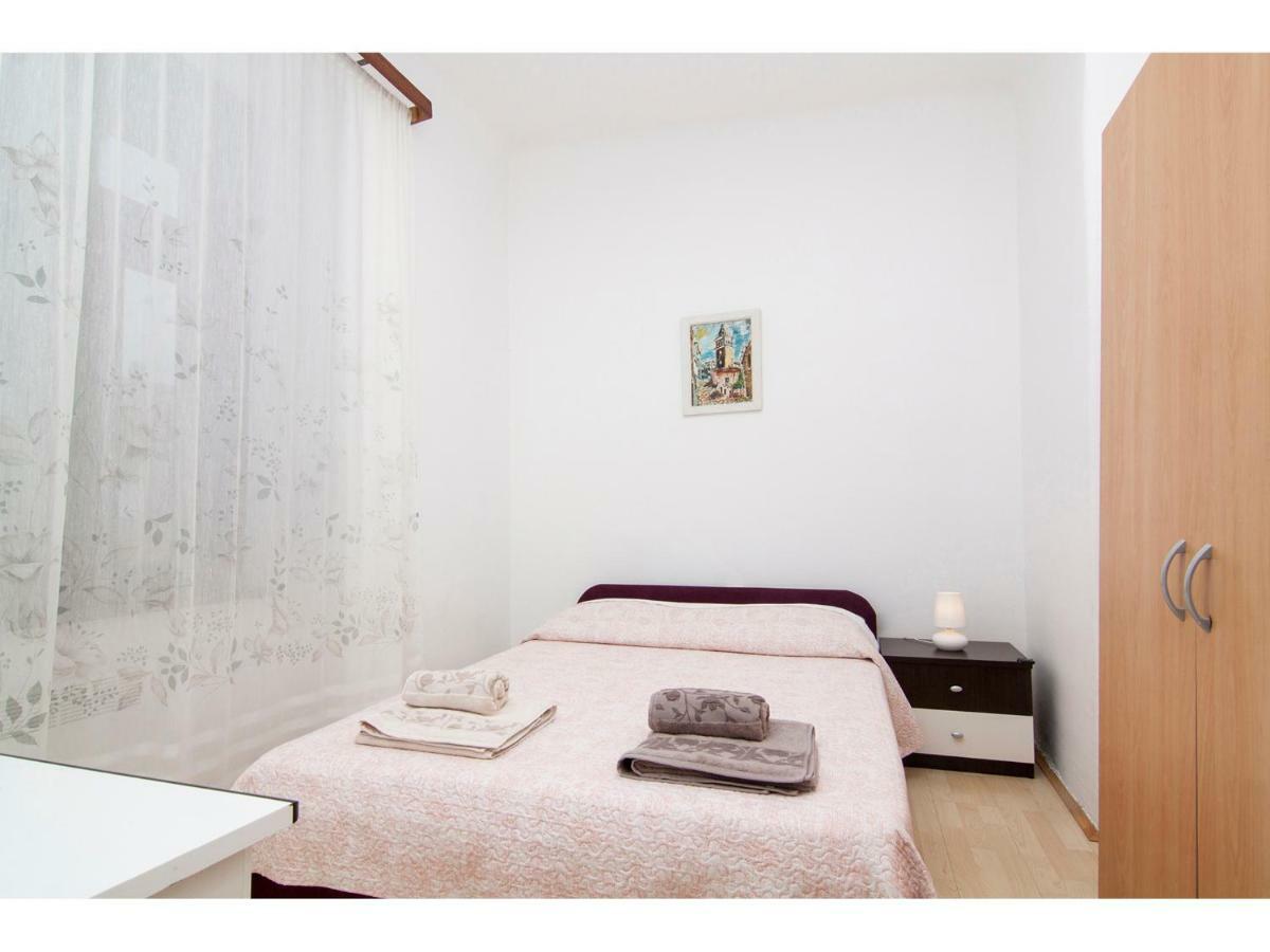 Apartment In Centre With Huge Terace Pula Buitenkant foto