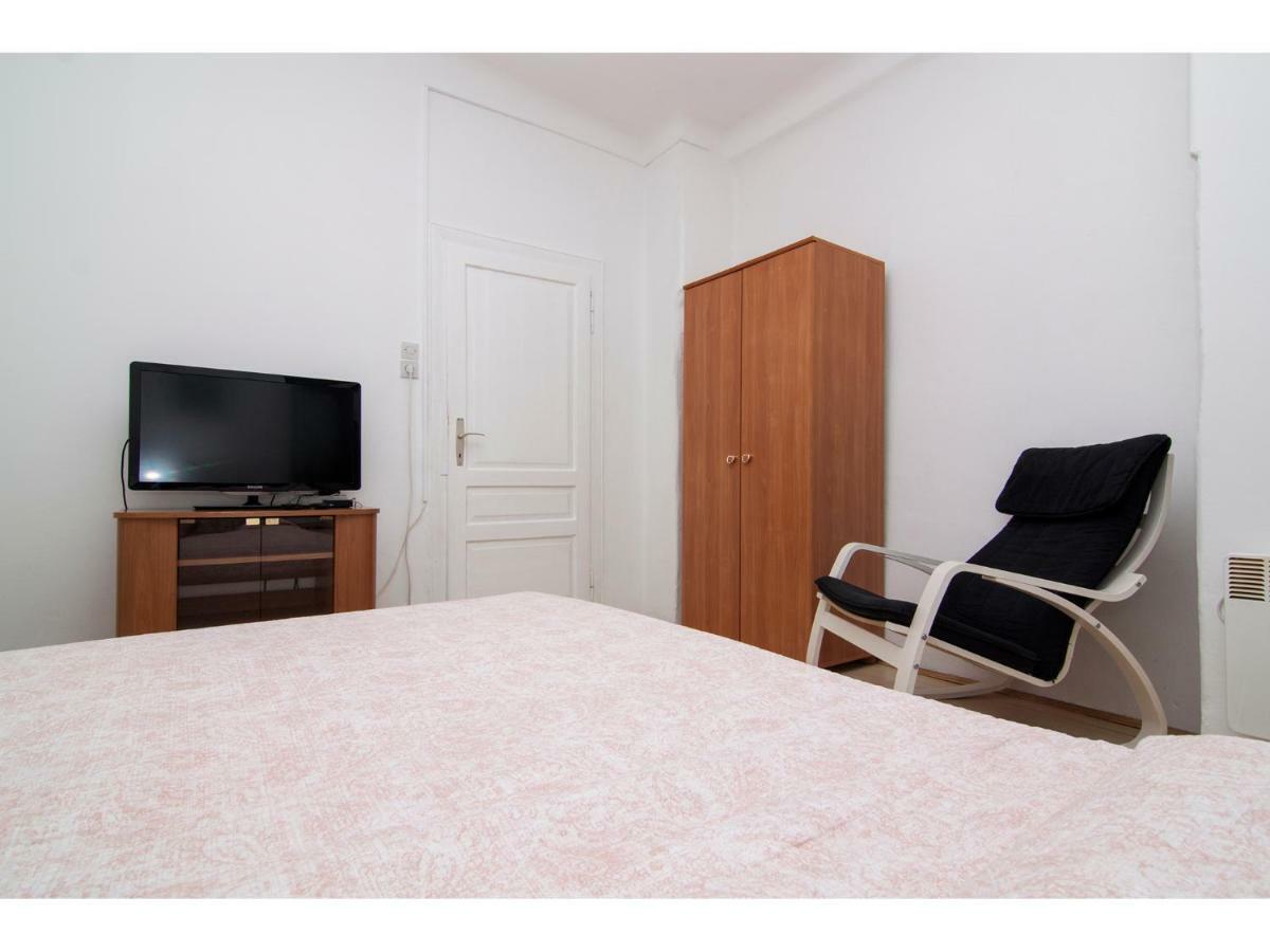 Apartment In Centre With Huge Terace Pula Buitenkant foto